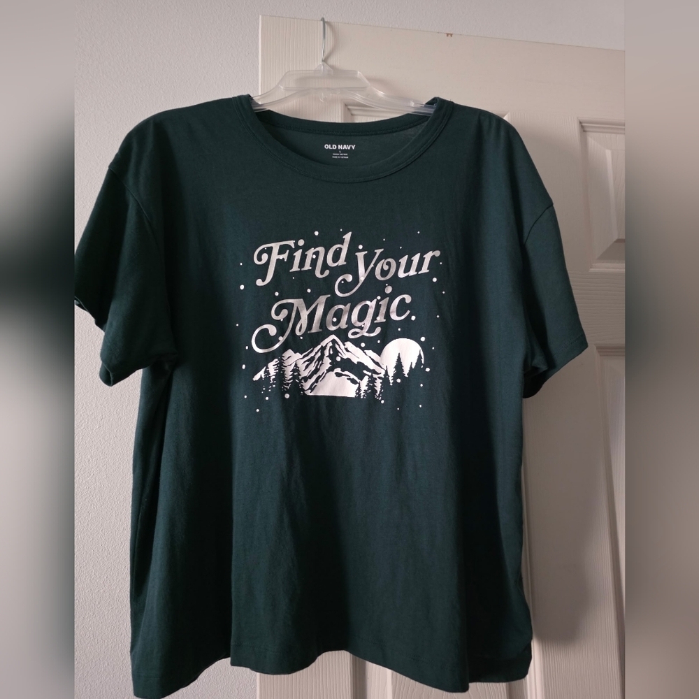 Old Navy Forest Green 'Find Your Magic' Lounge Tee